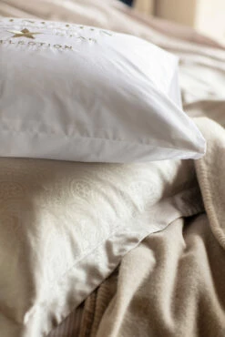 Lexington Hotel Embroidery Tyynyliina 50x60 Cm -Klippan Yllefabrik Kauppa 502957 01 4 EnvironmentImage dc5cfcdfcc