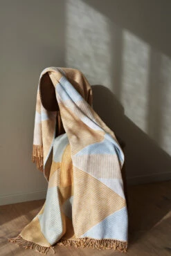 Metric Focus No. 2 Puuvillahuopa 130x185 Cm 10 Metric Focus No. 2 Puuvillahuopa 130x185 Cm -Klippan Yllefabrik Kauppa 504927 01 20 EnvironmentImage 3 741ac6eebb