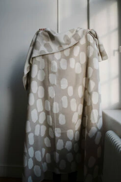 Dots Huopa 140x180 Cm -Klippan Yllefabrik Kauppa 506965 01 13 EnvironmentImage 5be4767048