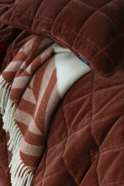 Lexington Cotton Velvet Quilted -päiväpeitto 240 X 260 Cm -Klippan Yllefabrik Kauppa 512852 01 5 EnvironmentImage 5c3f28ac0a