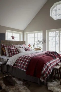 Lexington Quilted Cotton Velvet Star -päiväpeitto 240 X 260 Cm 9 Lexington Quilted Cotton Velvet Star -päiväpeitto 240 X 260 Cm -Klippan Yllefabrik Kauppa 516229 01 5 EnvironmentImage 05dbd665ea