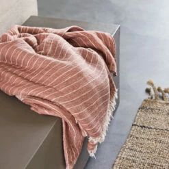 House Doctor Alice Stripe -torkkupeitto 140 X 200 Cm -Klippan Yllefabrik Kauppa 571926 01 10 EnvironmentImage 8f16cc354e