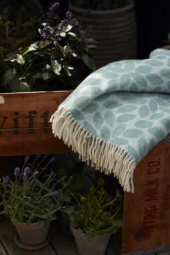 Lexington Leaves Recycled Wool Jacquard -villahuopa 130 X 170 Cm -Klippan Yllefabrik Kauppa 575331 01 40 EnvironmentImage 9899d6ff29